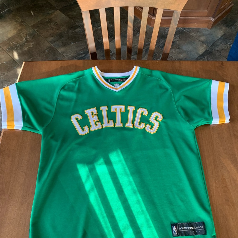 Boston Celtics Reebok hardwood classics jersey. Size Large. Excellent condition.